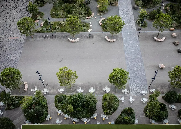 地拉那国际酒店及会议中心