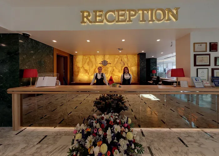 地拉那国际酒店及会议中心 4*