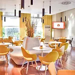 מלון International & Conference Center טיראנה