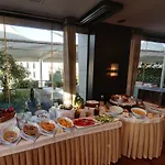 מלון International & Conference Center טיראנה