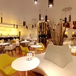 מלון International & Conference Center 4*