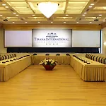 地拉那国际酒店及会议中心 4*