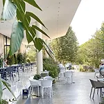 International & Conference Center מלון 4*