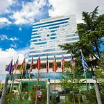 地拉那国际酒店及会议中心 酒店 4*