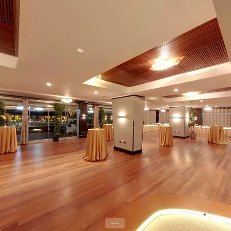 Hotel International & Conference Center 4*