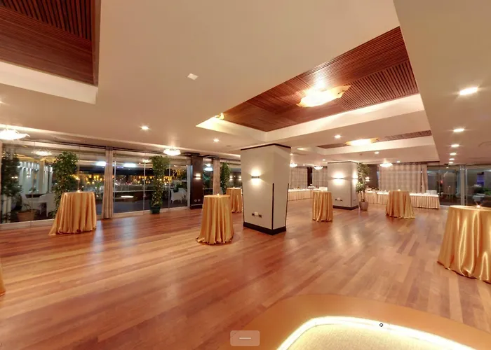 Hotel International & Conference Center 4*